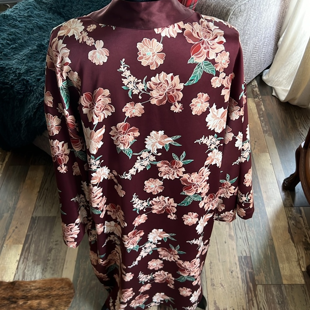 Robe - Picture 2 of 3